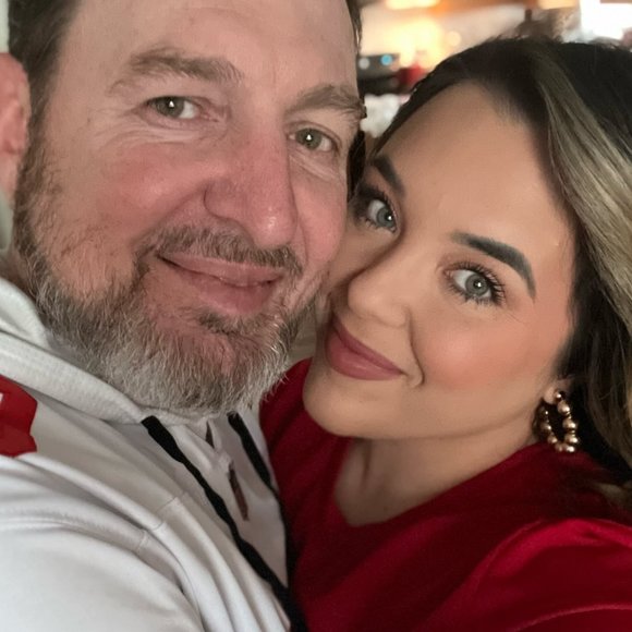 Meet your Posher, Laura - Picture 1 of 1